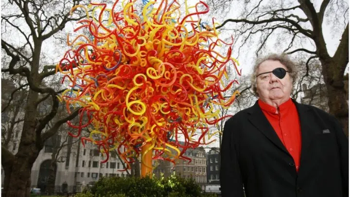 30 Dale Chihuly Quotes About Art & Life