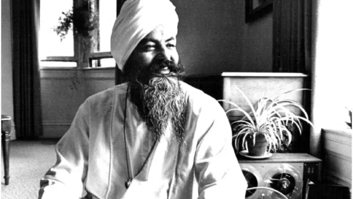 41 Yogi Bhajan Quotes On Love, Healing, Meditation & Yoga