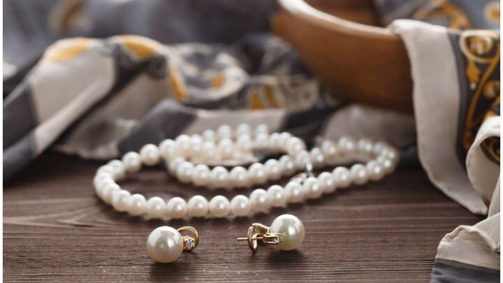 Spiritual Meaning of Pearls (White or Black) + Myths