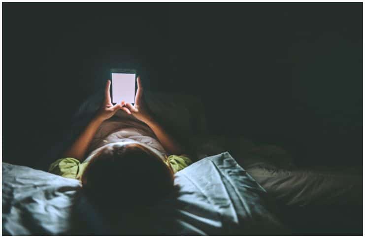 Why You Shouldn't Use Your Phone Before Going To Bed