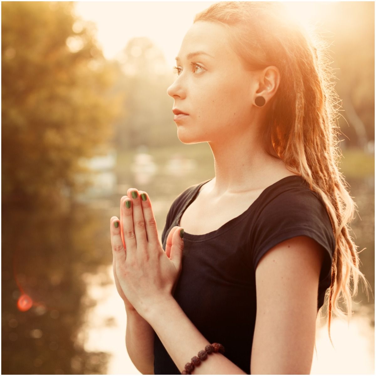 meditation woman third eye pray